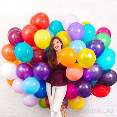 Облако из 200 разноцветных латексных шаров под потолок