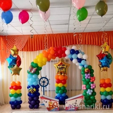 Арка с бабочкой и пчёлкой, звёздные фонтаны, звезда с надписью