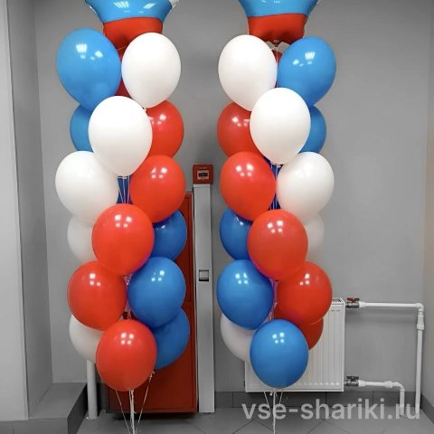 Композиция из двух фонтанов по 19 шаров в цветах флага