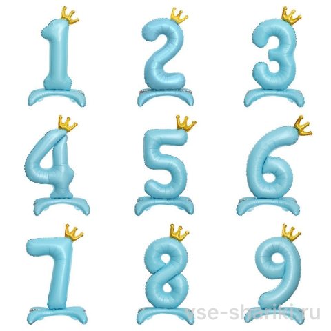 Цифра голубого цвета с золотой короной на устойчивой стойке