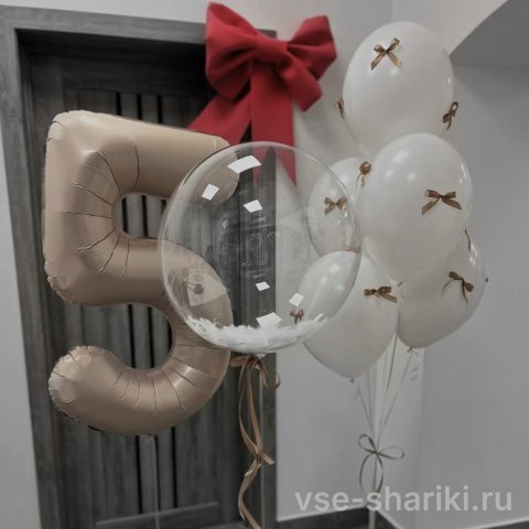 Набор с цифрой цвета шампань и баблсом с белыми перьями
