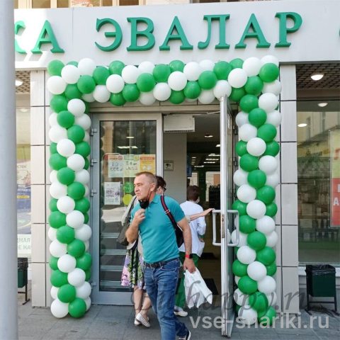 Арка прямоугольная из белых и зелёных шаров, 6 метров
