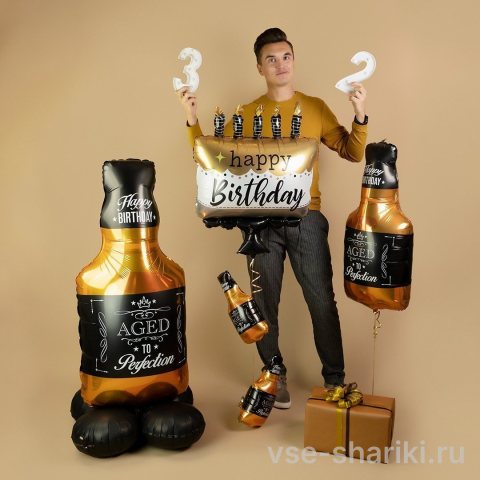 Набор с бутылками виски и тортом со свечами для мужчины