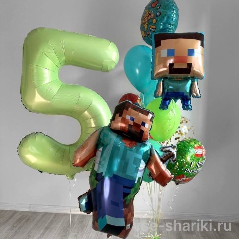 Композиция с цифрой и двумя фигурами Стива из Майнкрафта