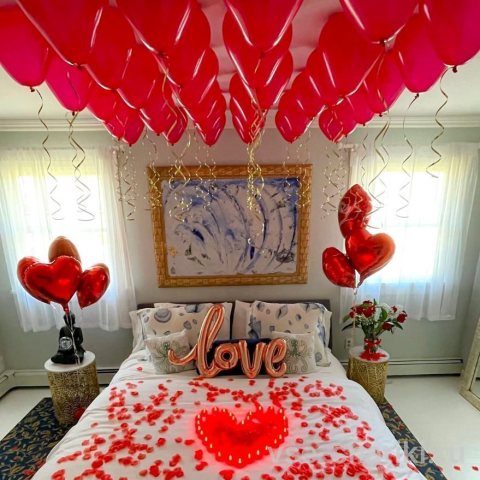 Оформление комнаты: 36 сердец под потолок, фонтаны и надпись Love