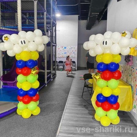 Стойка из разноцветных шаров для оформления детского праздника