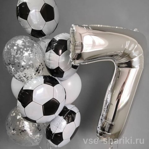Фонтан из 10 шаров с цифрой 7 в футбольной гамме