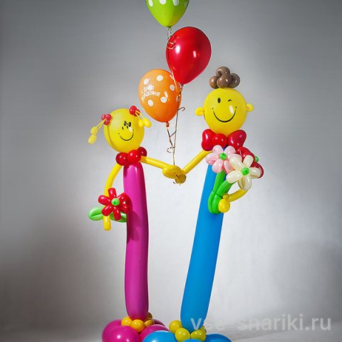 Фигуры мальчика и девочки со смайликами и букетом, 150 см