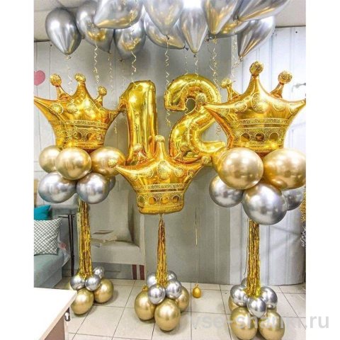 Композиция на 12 лет девочке: стойки с коронами и цифры