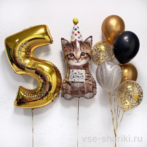 Композиция с котёнком в колпачке, цифрой и золотыми шарами