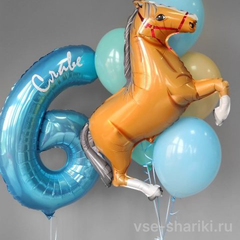 Фонтан с фольгированной лошадью и цифрой 6