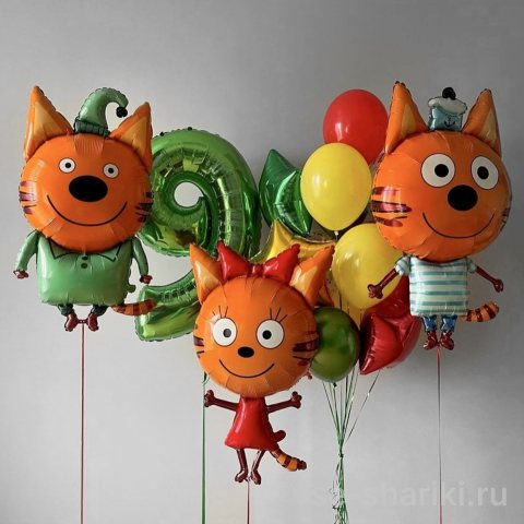 Композиция с героями «Три кота», зелёной цифрой 9 и фонтаном