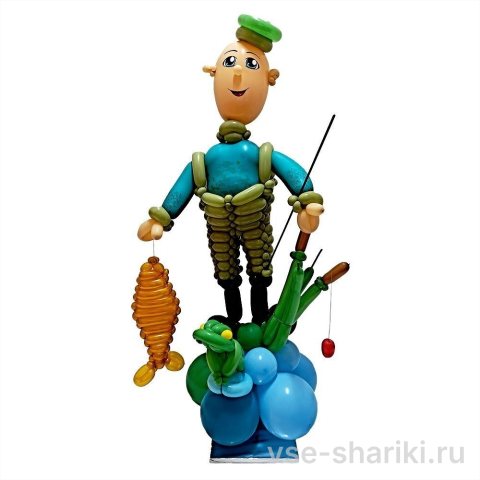 Фигура рыбака с удочкой и уловом из шаров на подставке