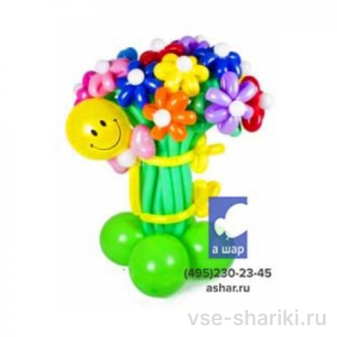 Фигура жёлтого смайлика, обнимающего букет из 15 цветов