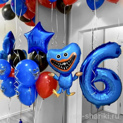 Композиция с Хагги Вагги, синей цифрой 6 и фонтаном