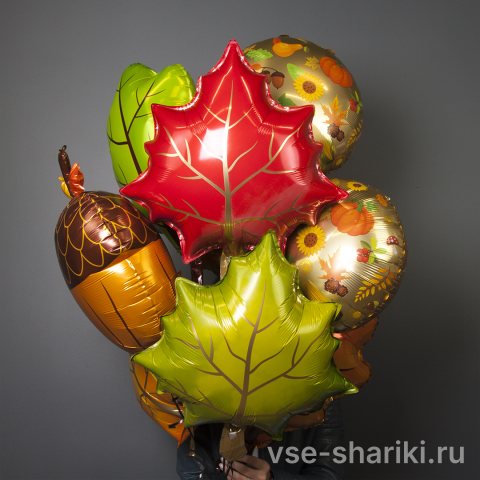 Фонтан из кленовых и дубовых листьев с жёлудем