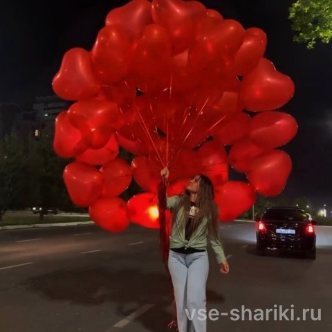 Облако из 50 красных сердец с гелием