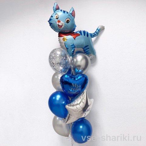 Композиция с голубым котёнком и хромовыми шарами на годик