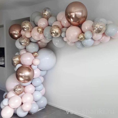 Гирлянда из пастельных шаров и сфер цвета розового золота