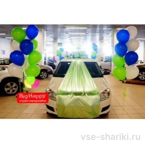 Бант с лентами из шаров для подарочного автомобиля